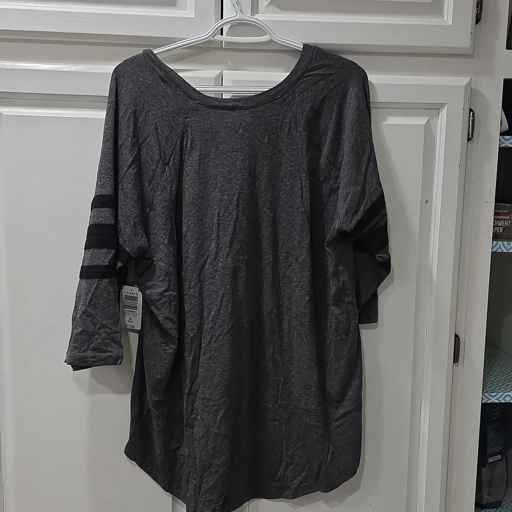 Torrid Slub V-Neck Te3 - Picture 3 of 4